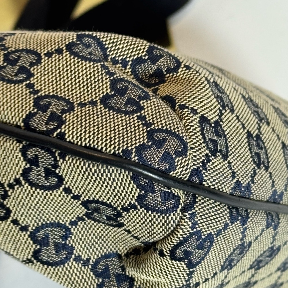 Gucci Beige and Navy Crossbody Bag - Picture 6 of 14
